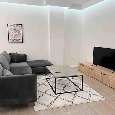 Eclectic 2br In The Bllok - Nook