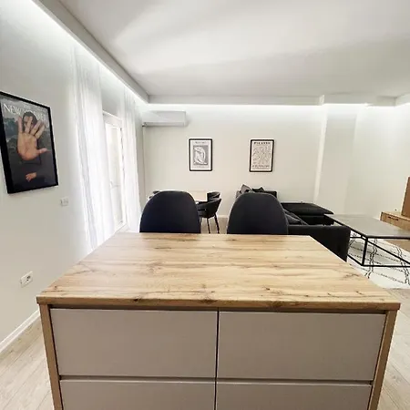 Eclectic 2br In The Bllok - Nook