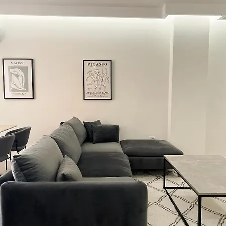 Eclectic 2br In The Bllok - Nook Tirana