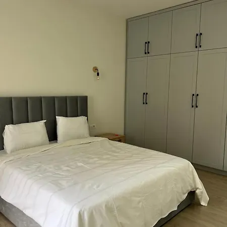 Eclectic 2br In The Bllok - Nook